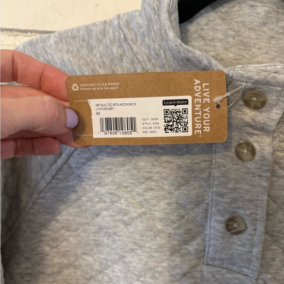 NWT Eddie Bauer Light Gray Quilted Top | Womens Medium - Picture 6 of 8